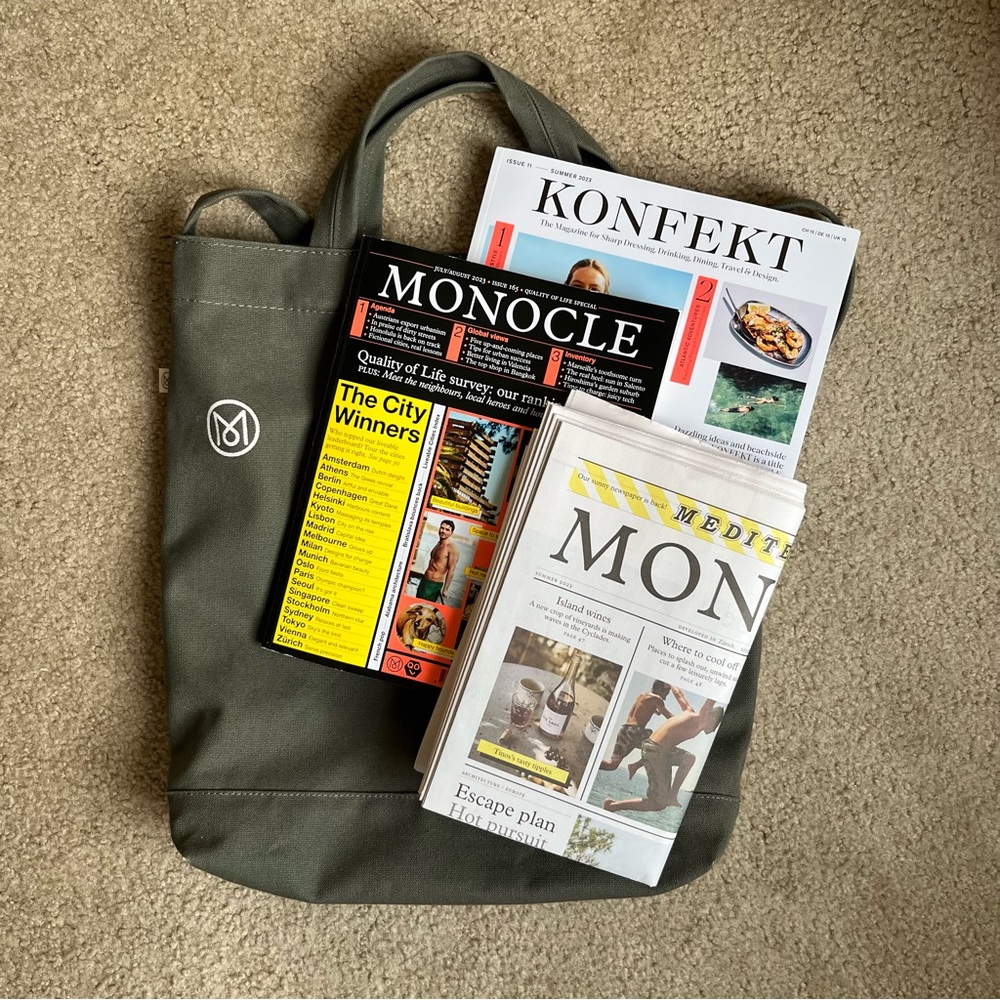 Monocle Magazine Canvas Tote Bag + Summer Edition Magazine Konfekt | Olive Green